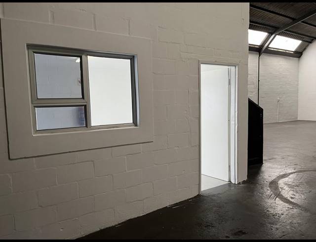 INDUSTRIAL PROPERTY TO RENT IN WOODSTOCK